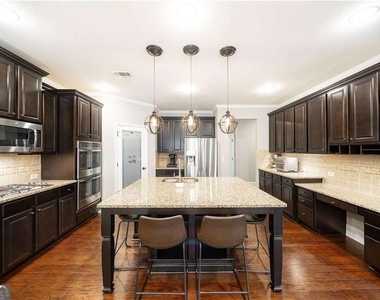7740 Stratford Lane - Photo Thumbnail 8