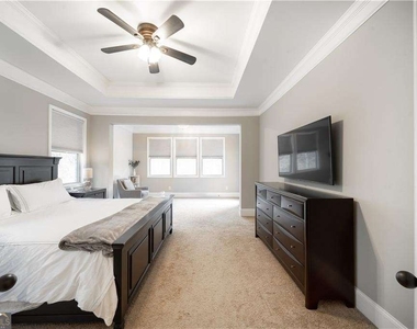 7740 Stratford Lane - Photo Thumbnail 10