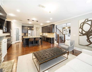 7740 Stratford Lane - Photo Thumbnail 7