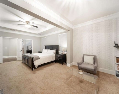 7740 Stratford Lane - Photo Thumbnail 11