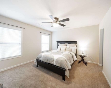 7740 Stratford Lane - Photo Thumbnail 16