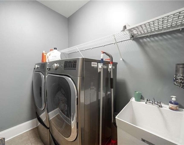 7740 Stratford Lane - Photo Thumbnail 21