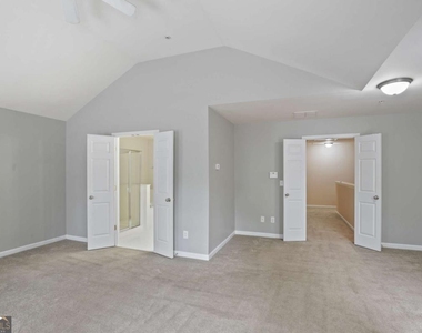 720 Surrey Park Place Se - Photo Thumbnail 13