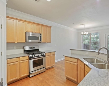 720 Surrey Park Place Se - Photo Thumbnail 9