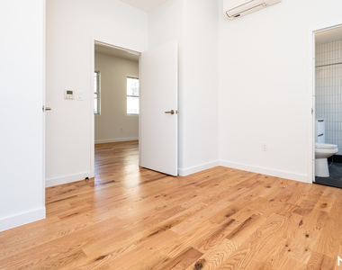 129 Graham Avenue - Photo Thumbnail 10