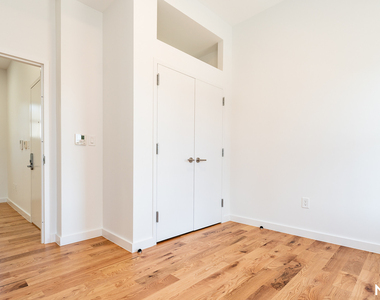 129 Graham Avenue - Photo Thumbnail 16