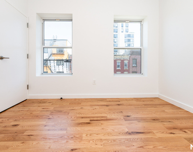 129 Graham Avenue - Photo Thumbnail 8