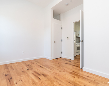 129 Graham Avenue - Photo Thumbnail 9