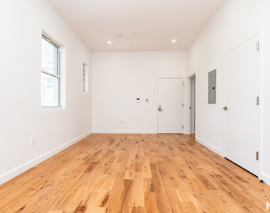 129 Graham Avenue - Photo Thumbnail 7