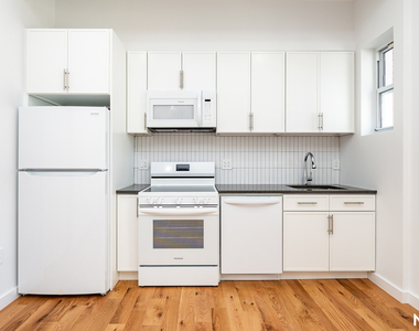 129 Graham Avenue - Photo Thumbnail 6