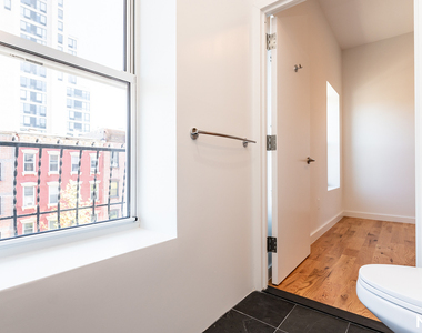 129 Graham Avenue - Photo Thumbnail 14