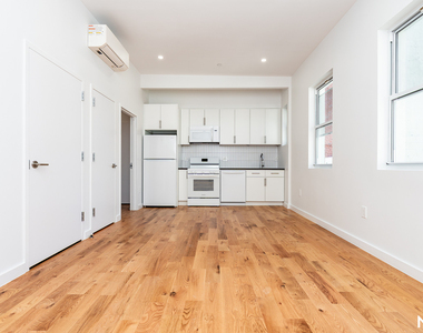 129 Graham Avenue - Photo Thumbnail 4
