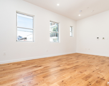 129 Graham Avenue - Photo Thumbnail 1