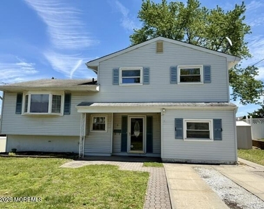 5 Sussex Court - Photo Thumbnail 1