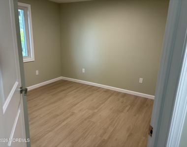 14 Skippers Boulevard - Photo Thumbnail 8