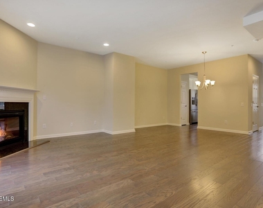146 Waypoint Drive - Photo Thumbnail 6