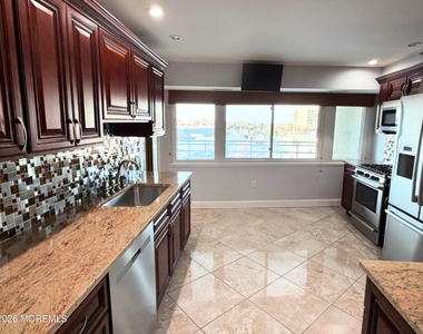 525 Ocean Boulevard - Photo Thumbnail 6