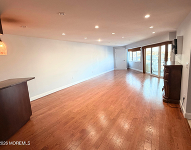 525 Ocean Boulevard - Photo Thumbnail 3