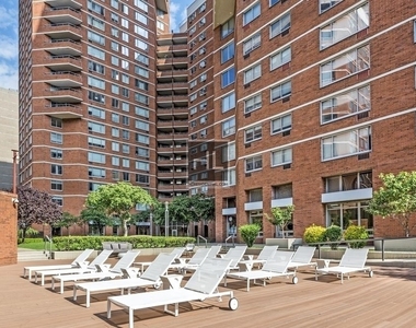 2nd Avenue - Photo Thumbnail 6