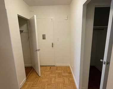 East 55 Street - Photo Thumbnail 6