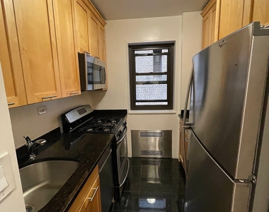 East 55 Street - Photo Thumbnail 7