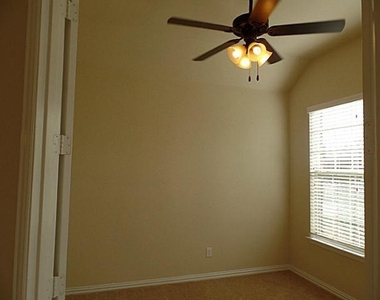1304 Poplar - Photo Thumbnail 3