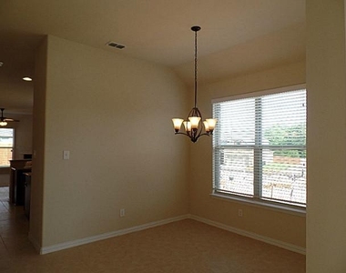 1304 Poplar - Photo Thumbnail 2