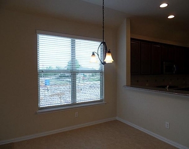 1304 Poplar - Photo Thumbnail 9