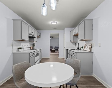 3028 Casa Bella Drive - Photo Thumbnail 8