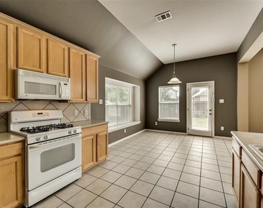 3209 Bloomfield Trail - Photo Thumbnail 10