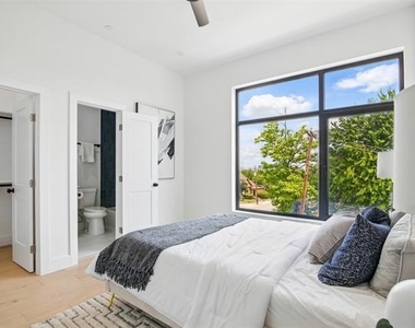 430 E 8th - Photo Thumbnail 14