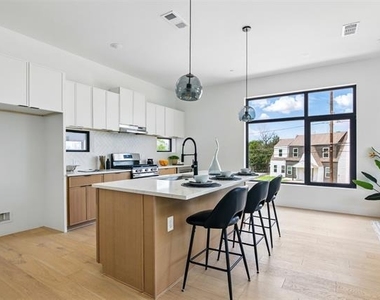 430 E 8th - Photo Thumbnail 6