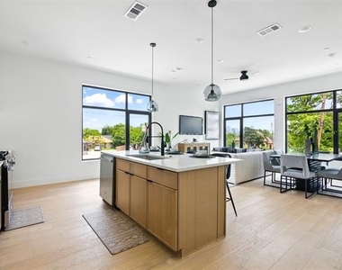 430 E 8th - Photo Thumbnail 12