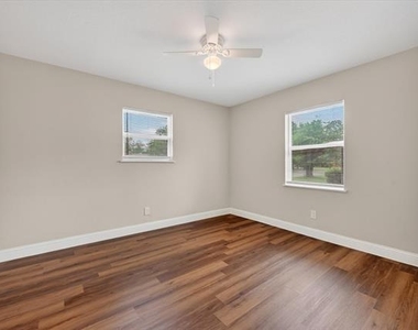 3513 Sheridon Drive - Photo Thumbnail 24