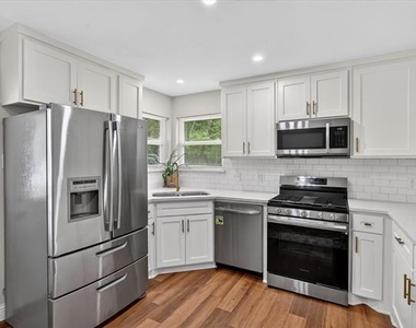3513 Sheridon Drive - Photo Thumbnail 12