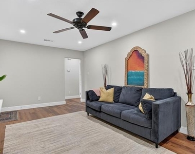 3513 Sheridon Drive - Photo Thumbnail 10