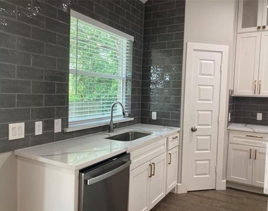 2814 18th Street W - Photo Thumbnail 3