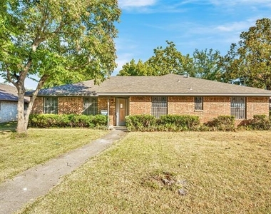 7027 Hunnicut Road - Photo Thumbnail 4
