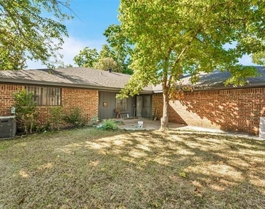7027 Hunnicut Road - Photo Thumbnail 5