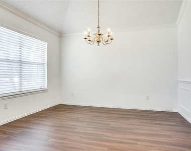 8611 Ironwood Drive - Photo Thumbnail 6