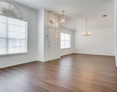 8611 Ironwood Drive - Photo Thumbnail 4