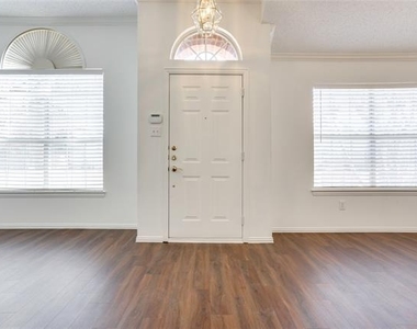 8611 Ironwood Drive - Photo Thumbnail 2