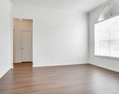 8611 Ironwood Drive - Photo Thumbnail 7
