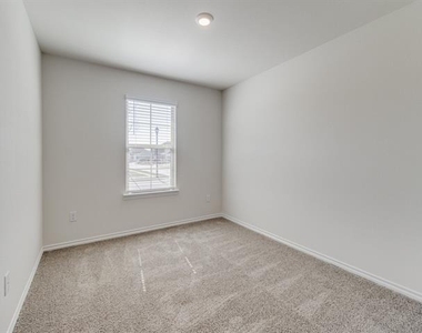 2921 Jasmine Drive - Photo Thumbnail 14