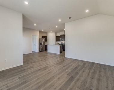 2921 Jasmine Drive - Photo Thumbnail 9