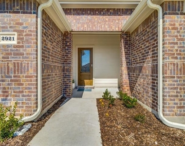 2921 Jasmine Drive - Photo Thumbnail 2
