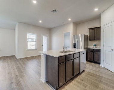2921 Jasmine Drive - Photo Thumbnail 5
