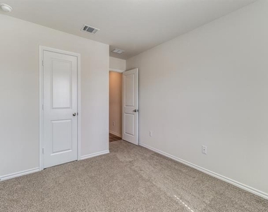 2921 Jasmine Drive - Photo Thumbnail 15