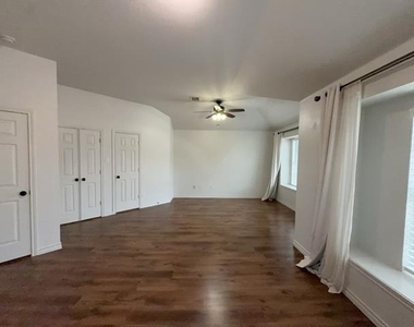12614 Oceanside Drive - Photo Thumbnail 11