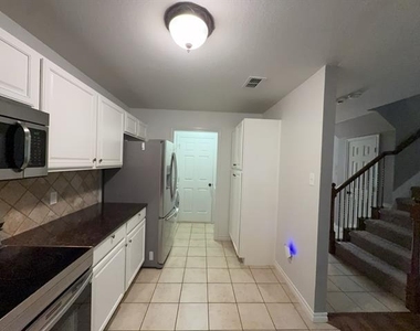 12614 Oceanside Drive - Photo Thumbnail 6